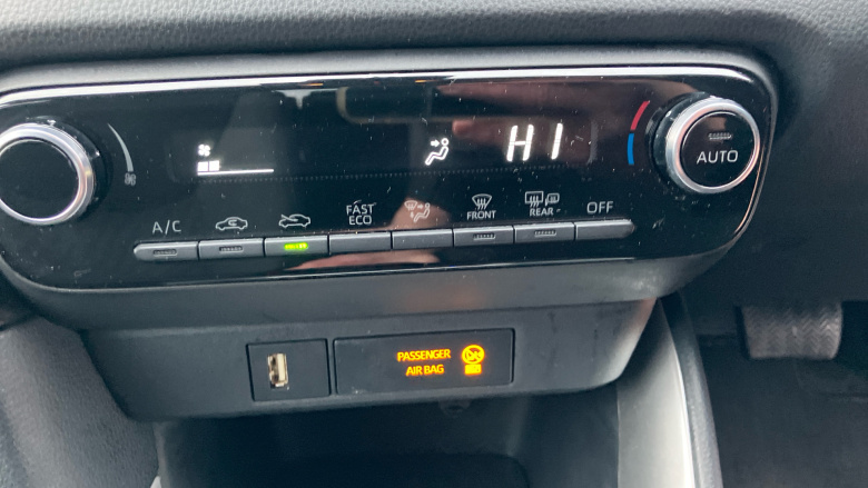 Toyota Yaris 1.5 Hybrid Design 5dr CVT Hybrid Hatchback